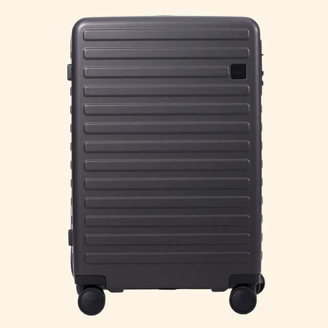 A high-end zipper model from the Traveler series.