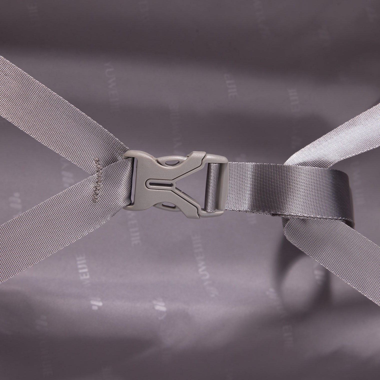 A high-end zipper model from the Traveler series.