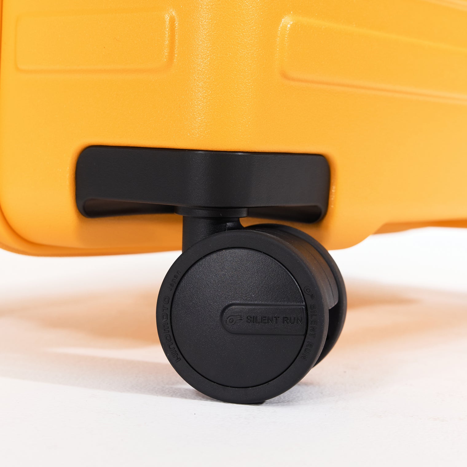 A high-end zipper model from the Traveler series.