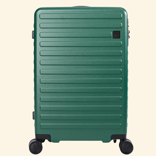 A high-end zipper model from the Traveler series.