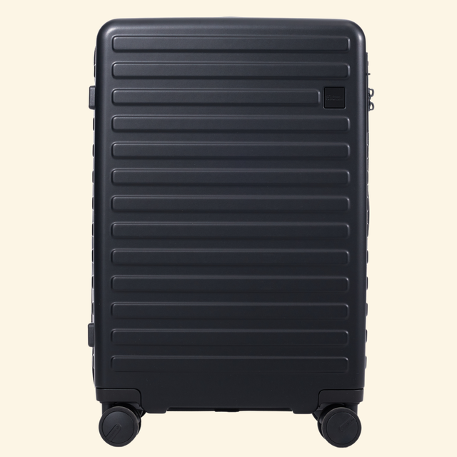 A high-end zipper model from the Traveler series.