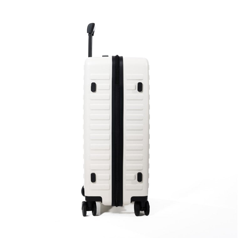 A high-end zipper model from the Traveler series.