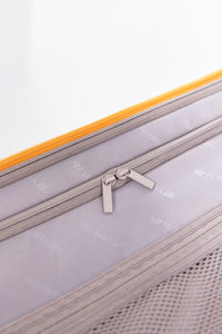 A high-end zipper model from the Traveler series.