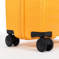 A high-end zipper model from the Traveler series.