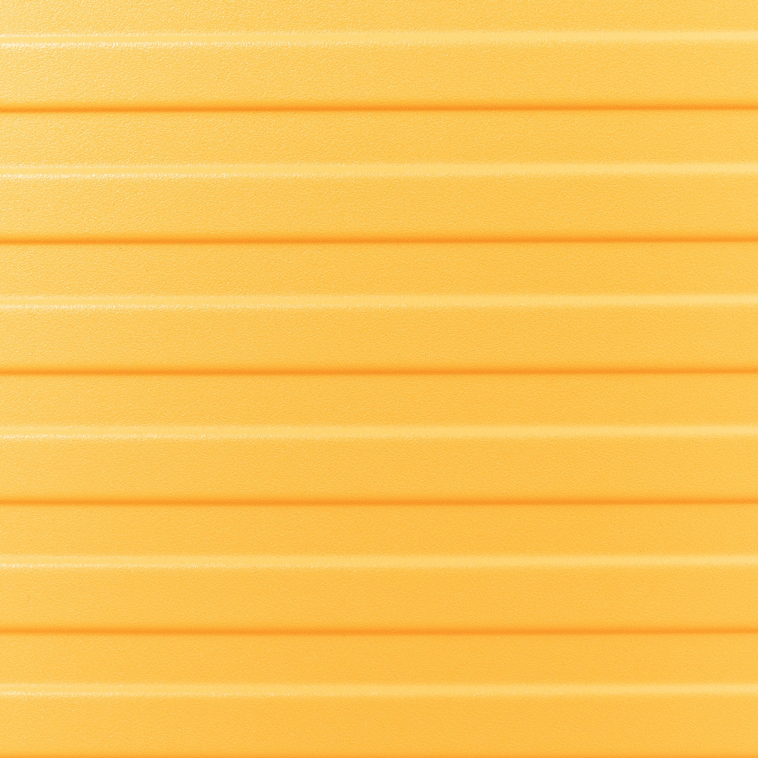 A high-end zipper model from the Traveler series.