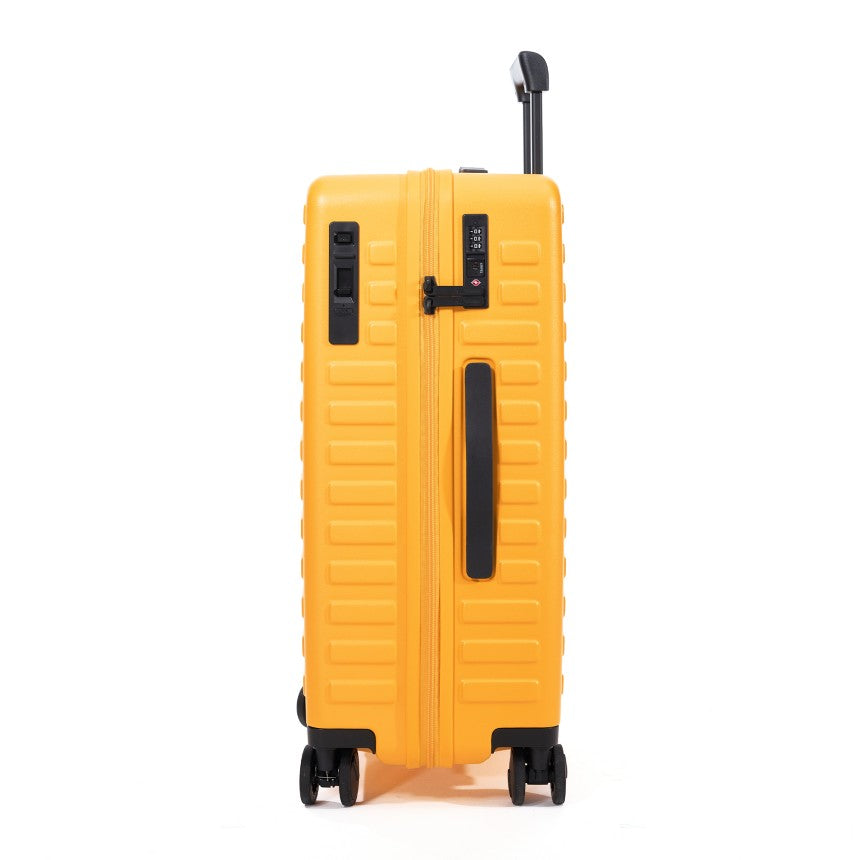 A high-end zipper model from the Traveler series.